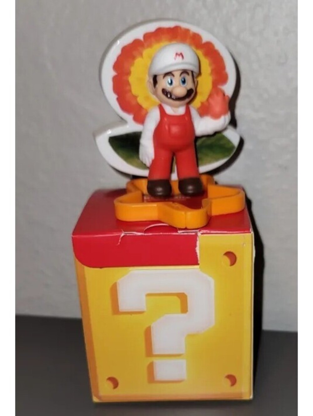 NINTENDO SUPER MARIO FIRE MARIO MINI FIGURE WITH FIRE FLOWER & STAR BASE & BOX